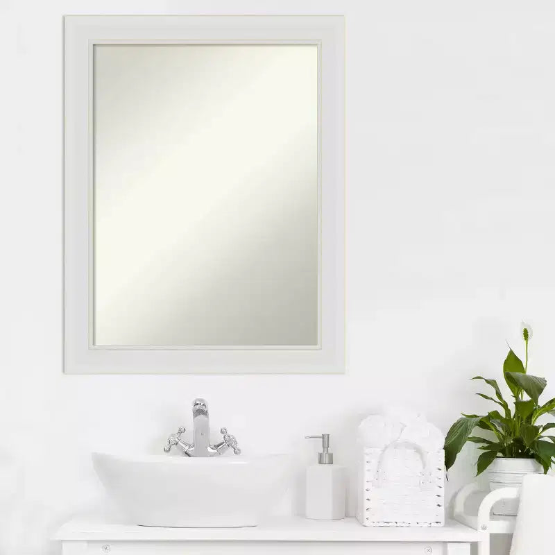 Specchio da Parete con Cornice Bianca Morbida, 22" x 28"