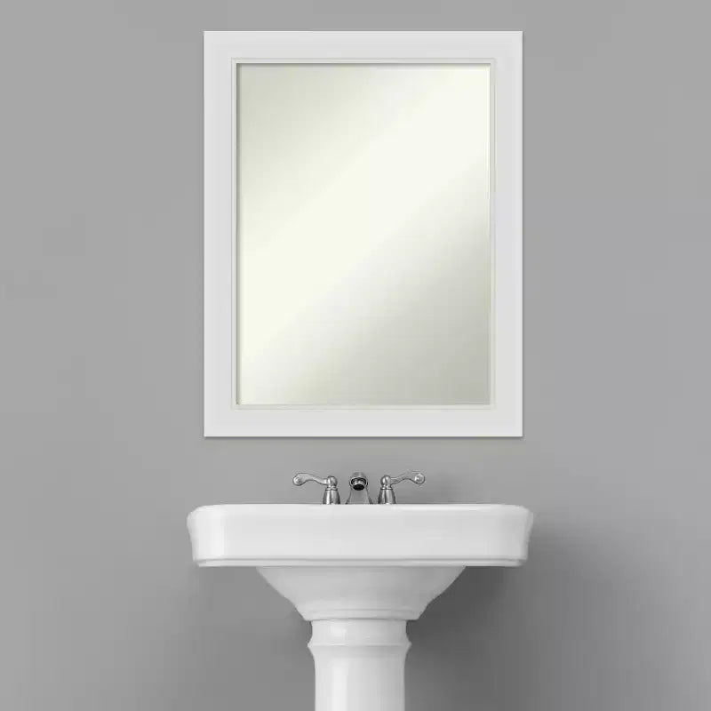 Specchio da Parete con Cornice Bianca Morbida, 22" x 28"