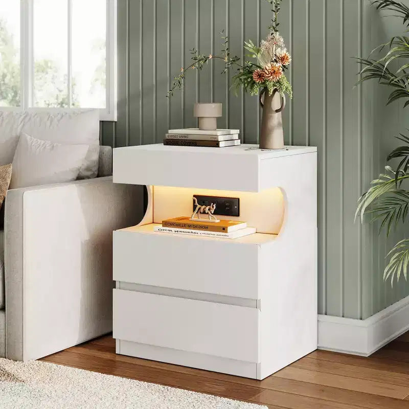 Comodino Moderno Bianco con Luci LED e Stazione di Ricarica, 3 Cassetti, Uso Singolo