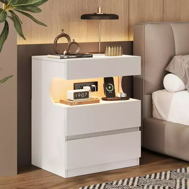 Comodino Moderno Bianco con Luci LED e Stazione di Ricarica, 3 Cassetti, Uso Singolo