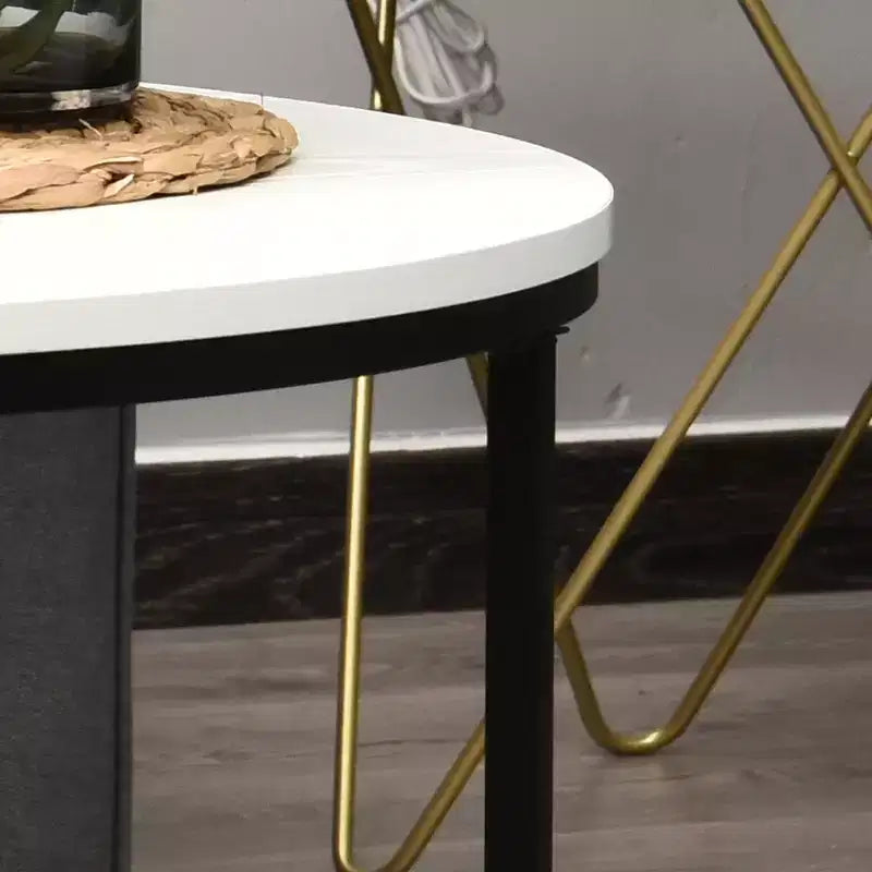 Tavolino rotondo, struttura in metallo nero, piano bianco, 1 pezzo