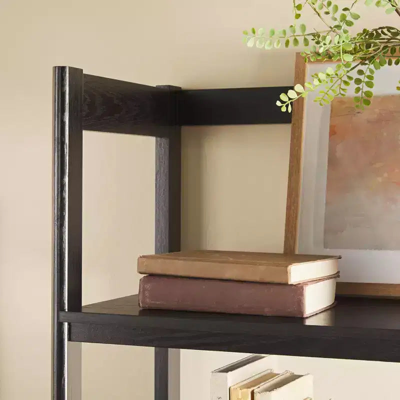 Libreria scanalata da 70", nero / rovere costiero, 3 ripiani con 2 cassetti
